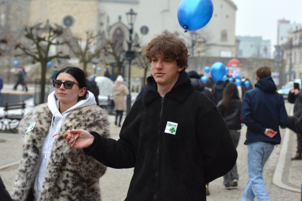 100 dni do matury w Bolesławcu! Maturzyści zatańczyli poloneza w Rynku