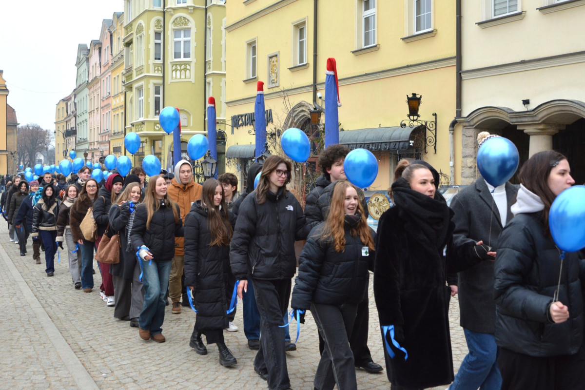 100 dni do matury w Bolesławcu! Maturzyści zatańczyli poloneza w Rynku