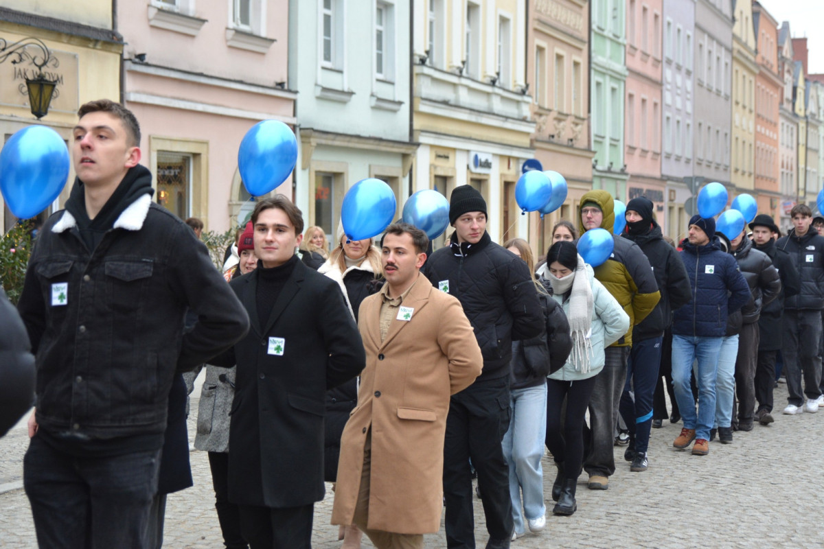 100 dni do matury w Bolesławcu! Maturzyści zatańczyli poloneza w Rynku