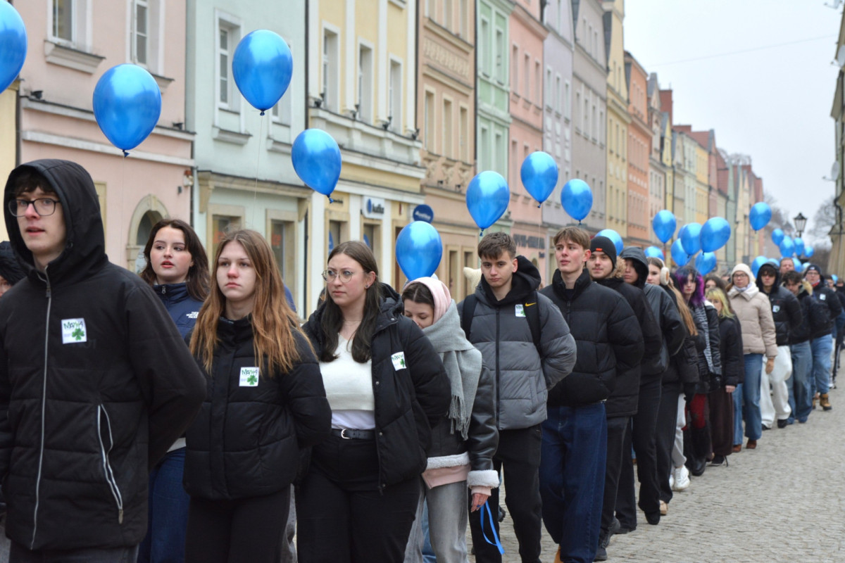 100 dni do matury w Bolesławcu! Maturzyści zatańczyli poloneza w Rynku