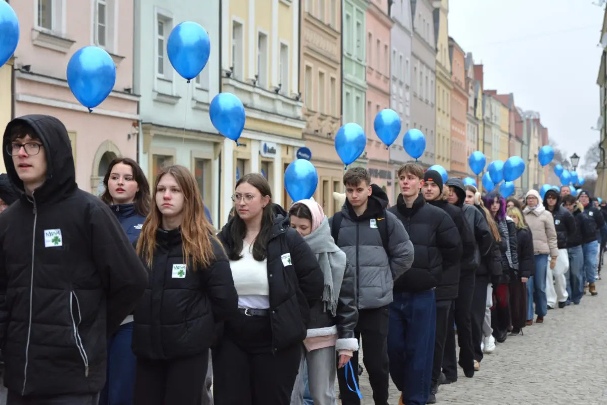 100 dni do matury w Bolesławcu! Maturzyści zatańczyli poloneza w Rynku