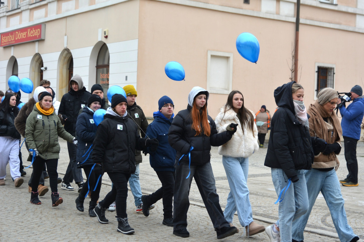 100 dni do matury w Bolesławcu! Maturzyści zatańczyli poloneza w Rynku