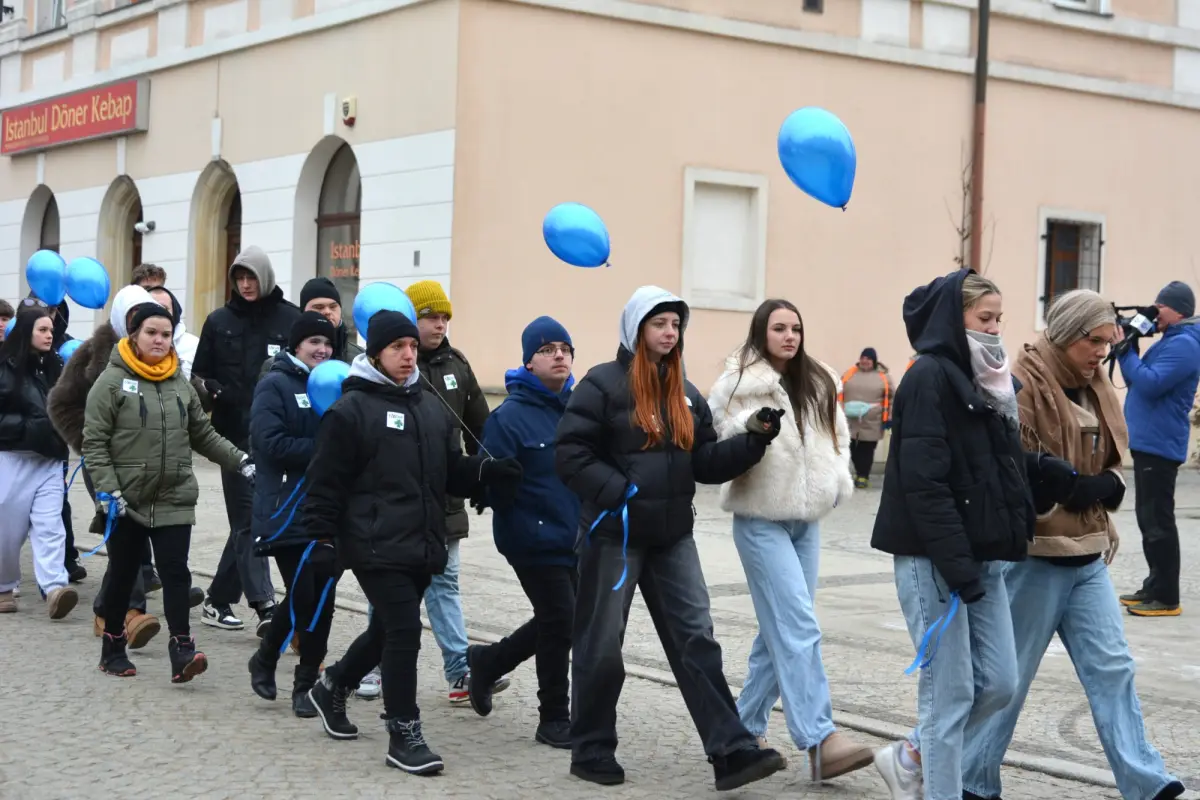 100 dni do matury w Bolesławcu! Maturzyści zatańczyli poloneza w Rynku