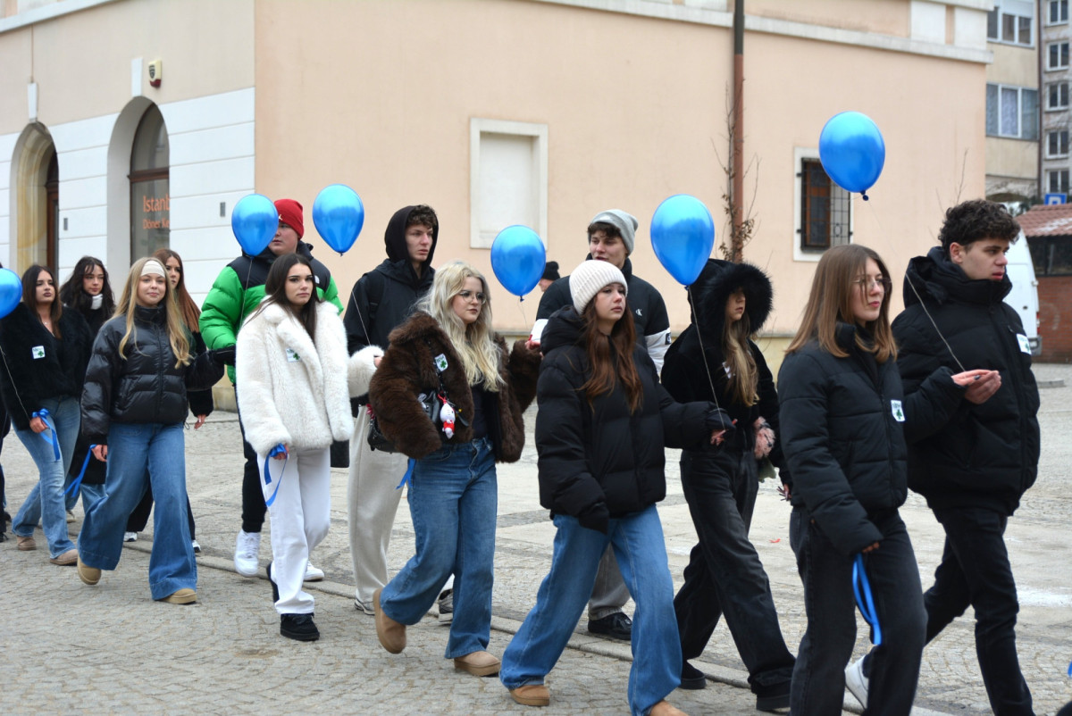 100 dni do matury w Bolesławcu! Maturzyści zatańczyli poloneza w Rynku