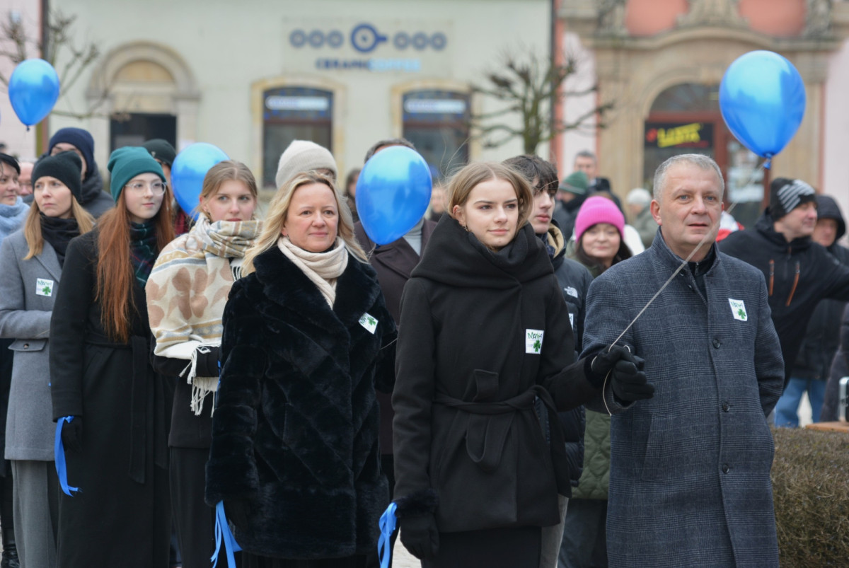100 dni do matury w Bolesławcu! Maturzyści zatańczyli poloneza w Rynku