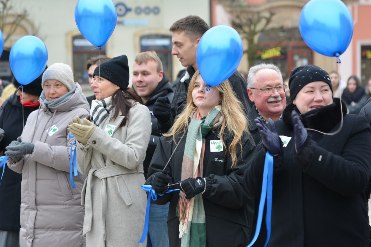 100 dni do matury w Bolesławcu! Maturzyści zatańczyli poloneza w Rynku