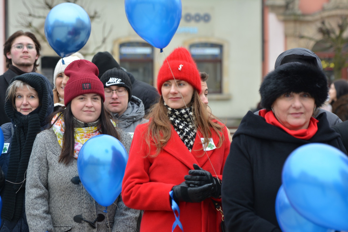 100 dni do matury w Bolesławcu! Maturzyści zatańczyli poloneza w Rynku