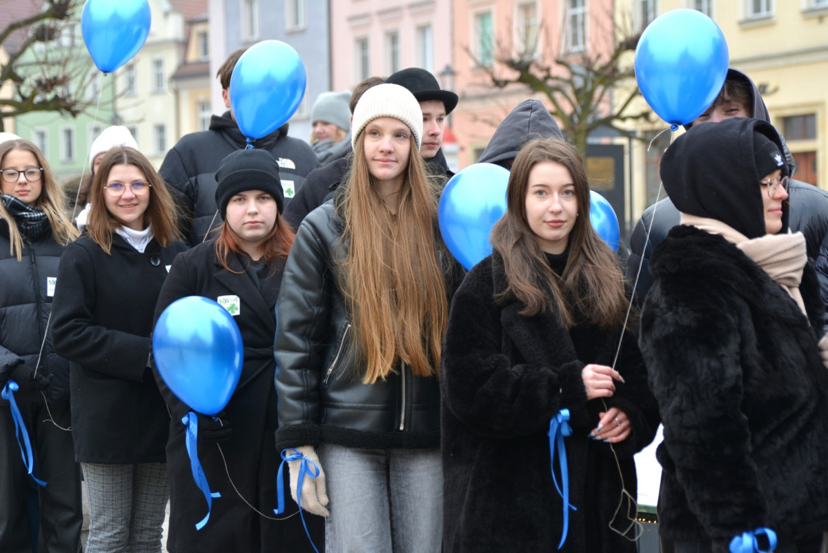 100 dni do matury w Bolesławcu! Maturzyści zatańczyli poloneza w Rynku