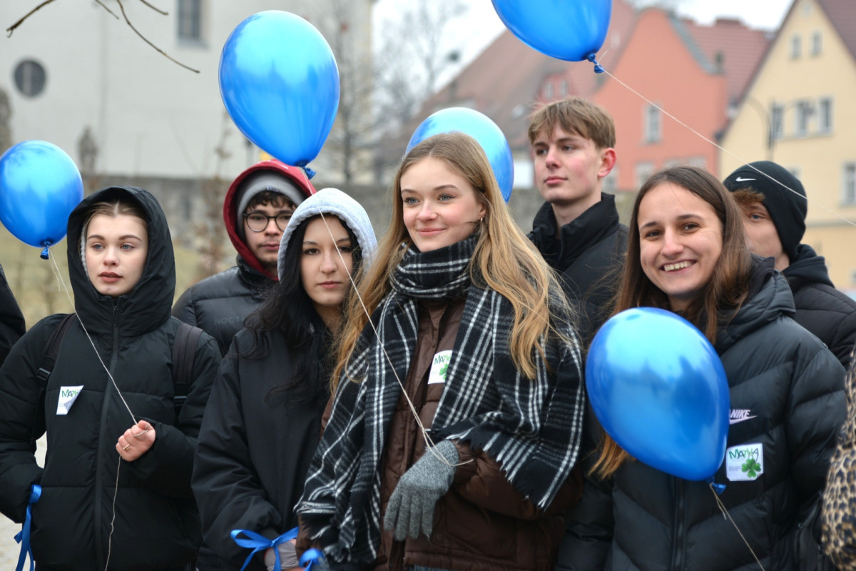 100 dni do matury w Bolesławcu! Maturzyści zatańczyli poloneza w Rynku