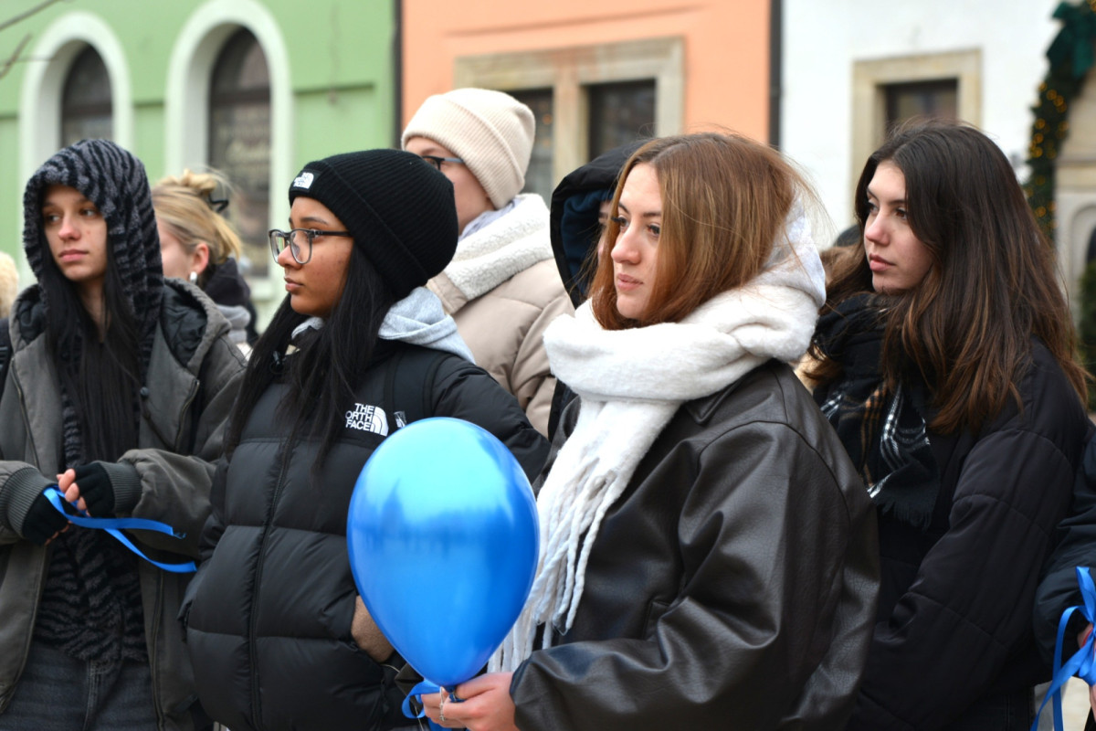 100 dni do matury w Bolesławcu! Maturzyści zatańczyli poloneza w Rynku