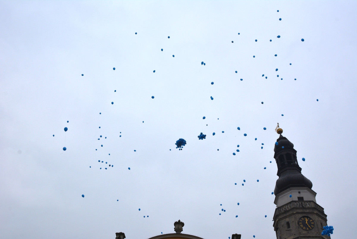 100 dni do matury w Bolesławcu! Maturzyści zatańczyli poloneza w Rynku