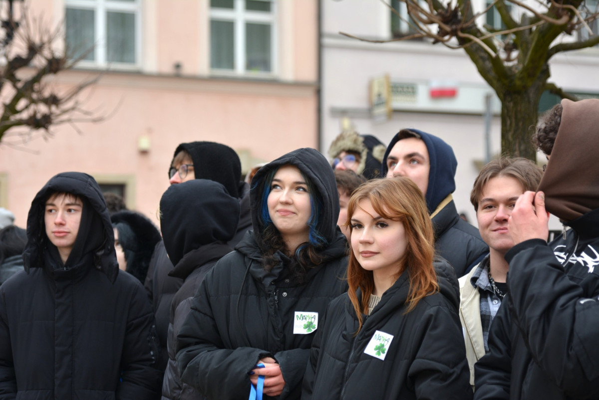 100 dni do matury w Bolesławcu! Maturzyści zatańczyli poloneza w Rynku