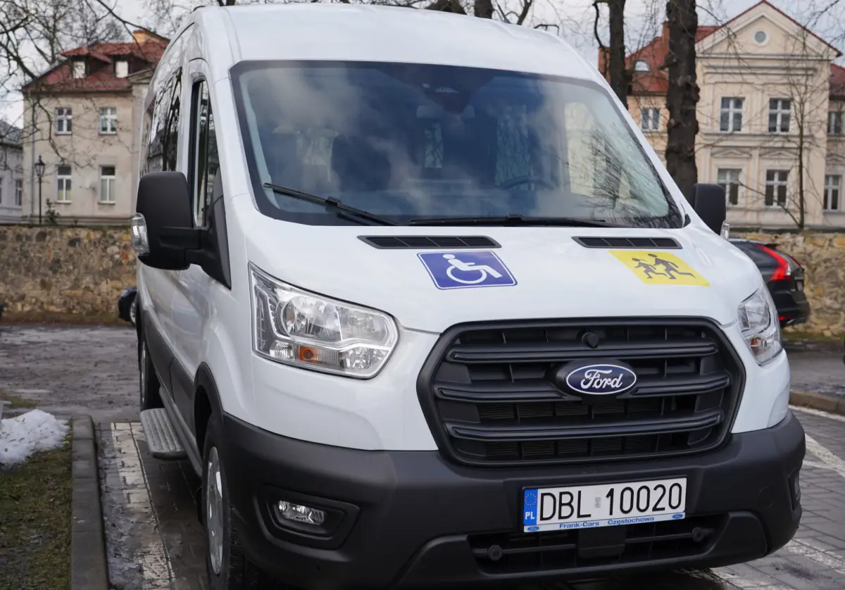 Nowy mikrobus dla uczniów z niepełnosprawnością