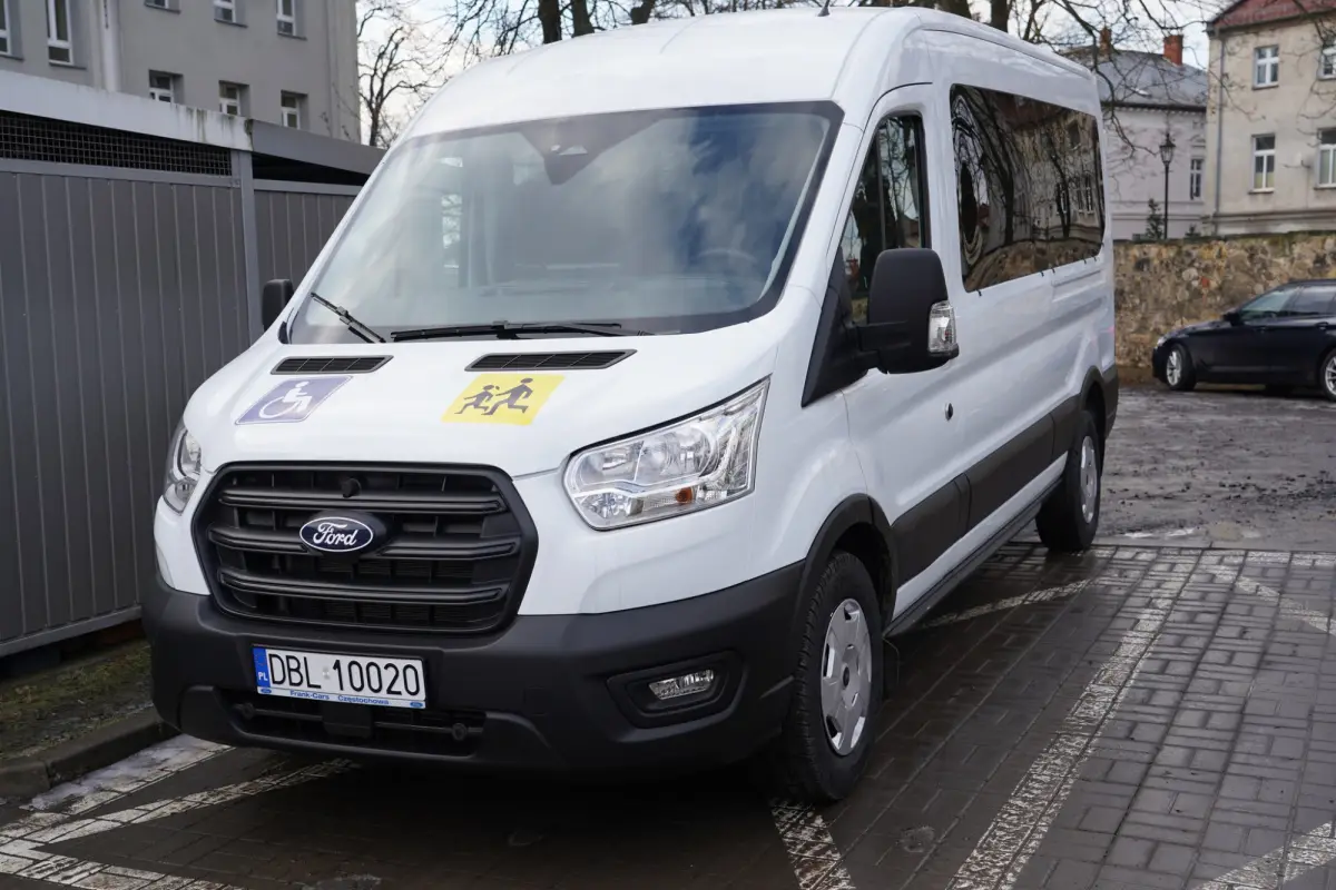 Nowy mikrobus dla uczniów z niepełnosprawnością