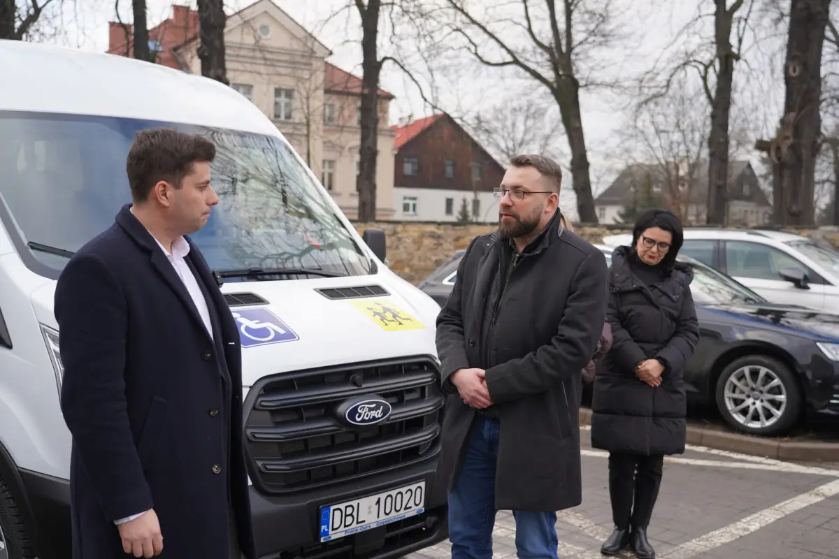 Nowy mikrobus dla uczniów z niepełnosprawnością