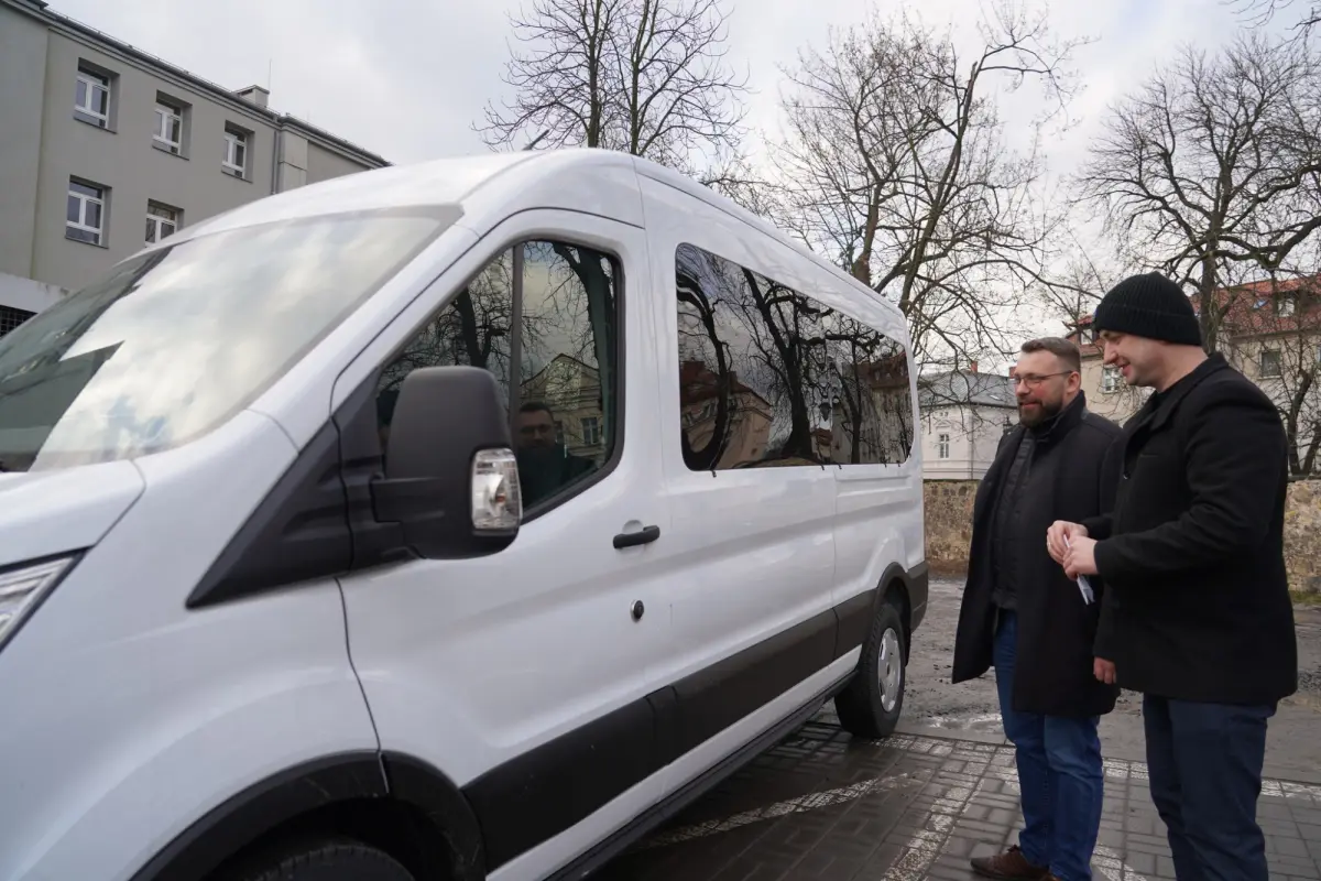 Nowy mikrobus dla uczniów z niepełnosprawnością
