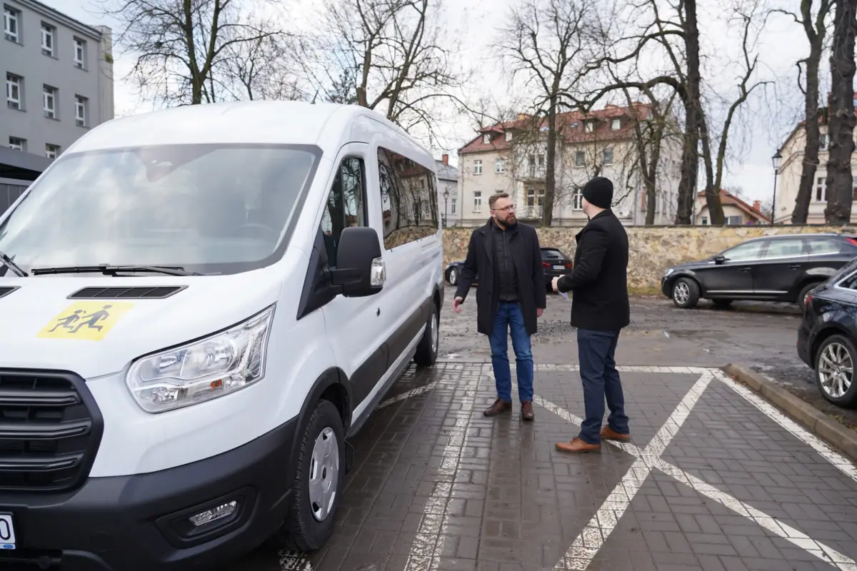 Nowy mikrobus dla uczniów z niepełnosprawnością