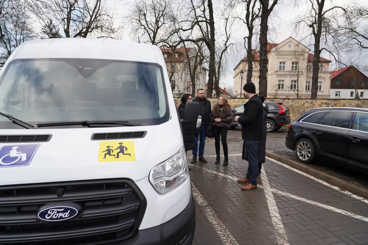 Nowy mikrobus dla uczniów z niepełnosprawnością