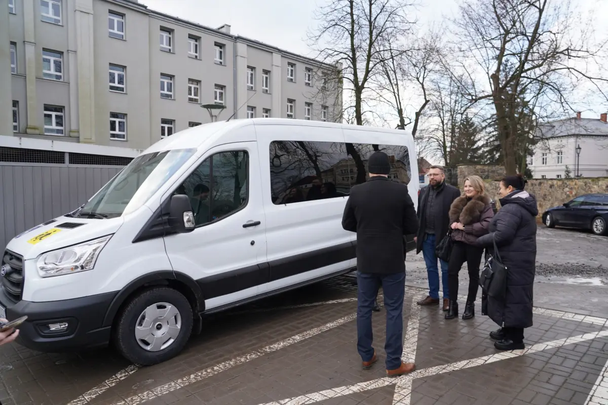 Nowy mikrobus dla uczniów z niepełnosprawnością
