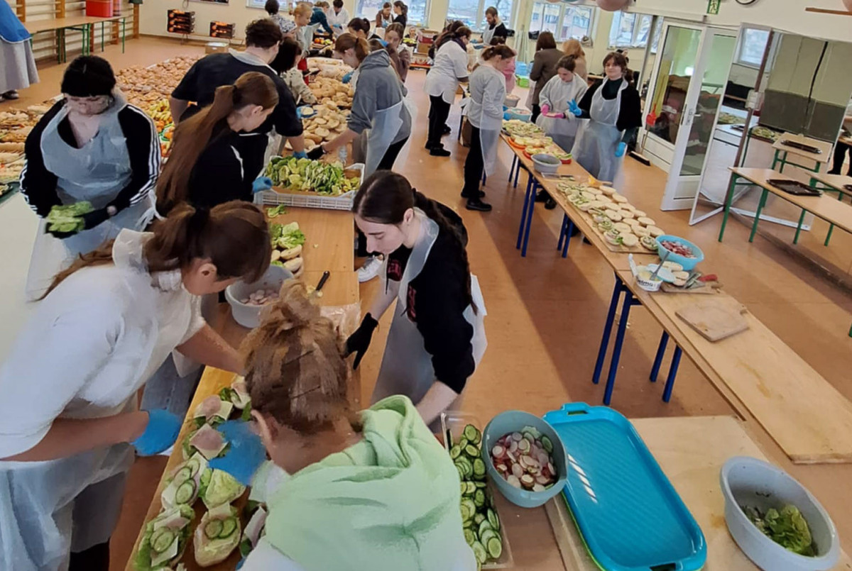 Wolontariusze na spotkaniu opłatkowym