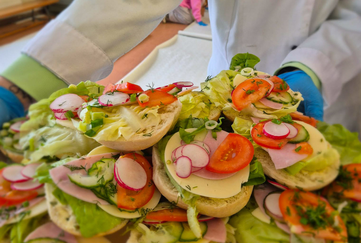 Wolontariusze na spotkaniu opłatkowym