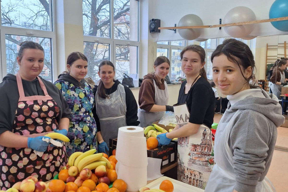 Wolontariusze na spotkaniu opłatkowym