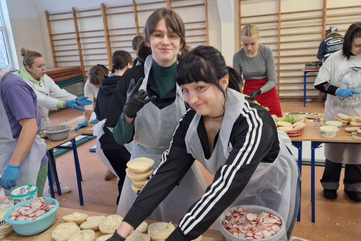 Wolontariusze na spotkaniu opłatkowym