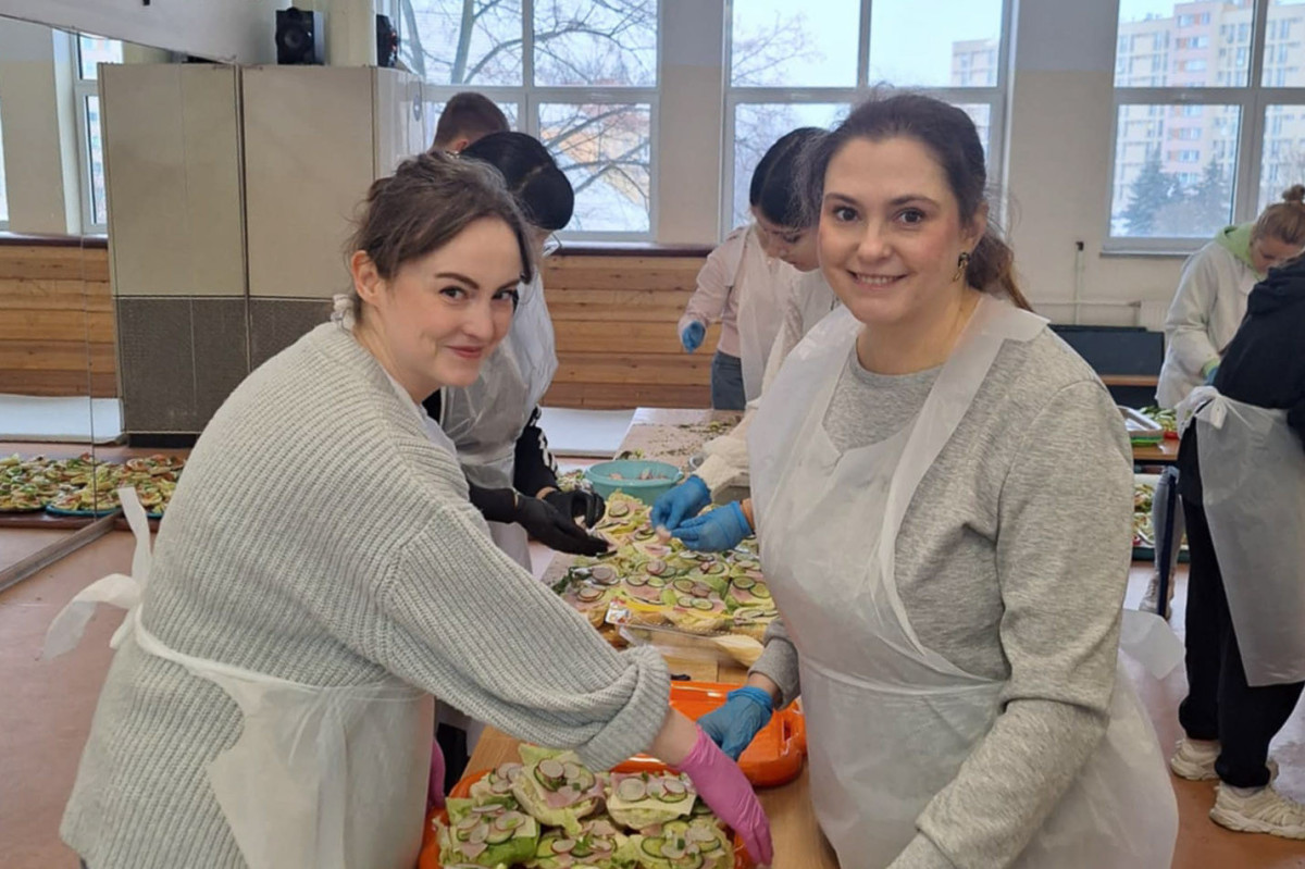 Wolontariusze na spotkaniu opłatkowym