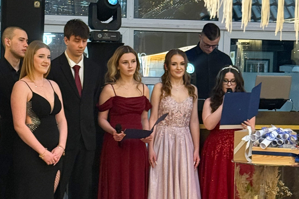 Studniówka 2026 prywatnego Liceum Oxpress w Bolesławcu