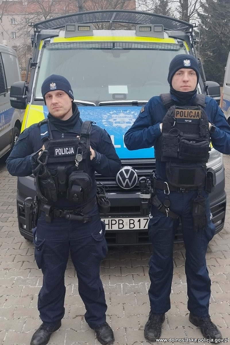 Policjanci i zdjęcia z A4