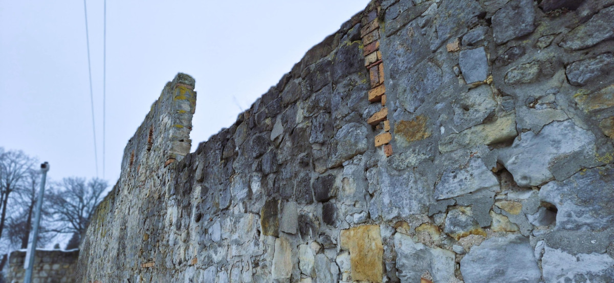 Mury obronne w Nowogrodźcu