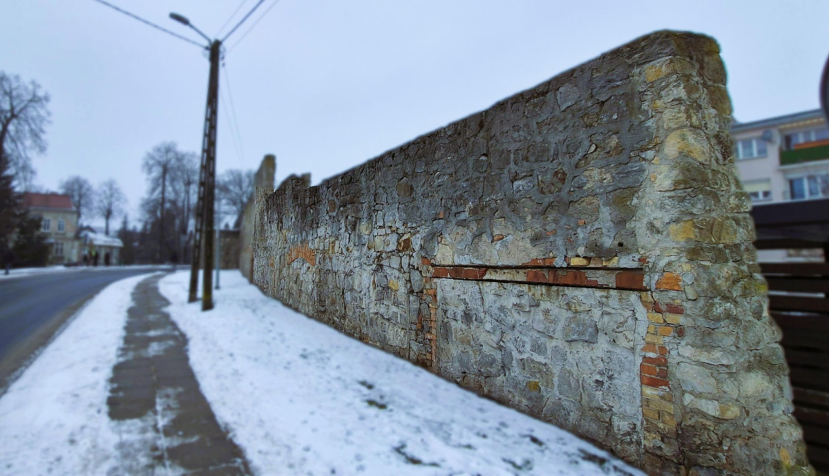 Mury obronne w Nowogrodźcu