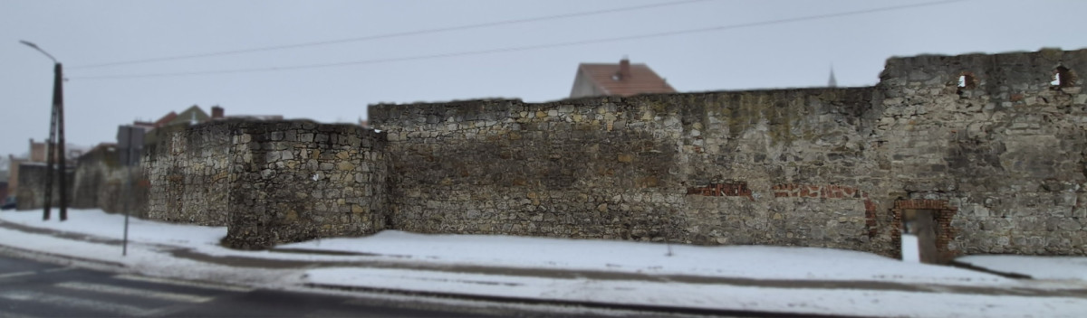 Mury obronne w Nowogrodźcu