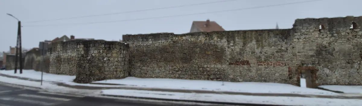 Mury obronne w Nowogrodźcu