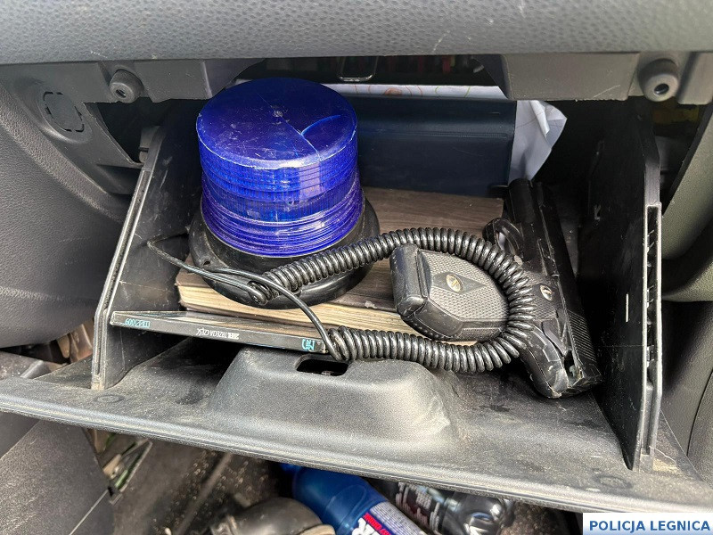 Podejrzany, tzw. kogut i replika broni