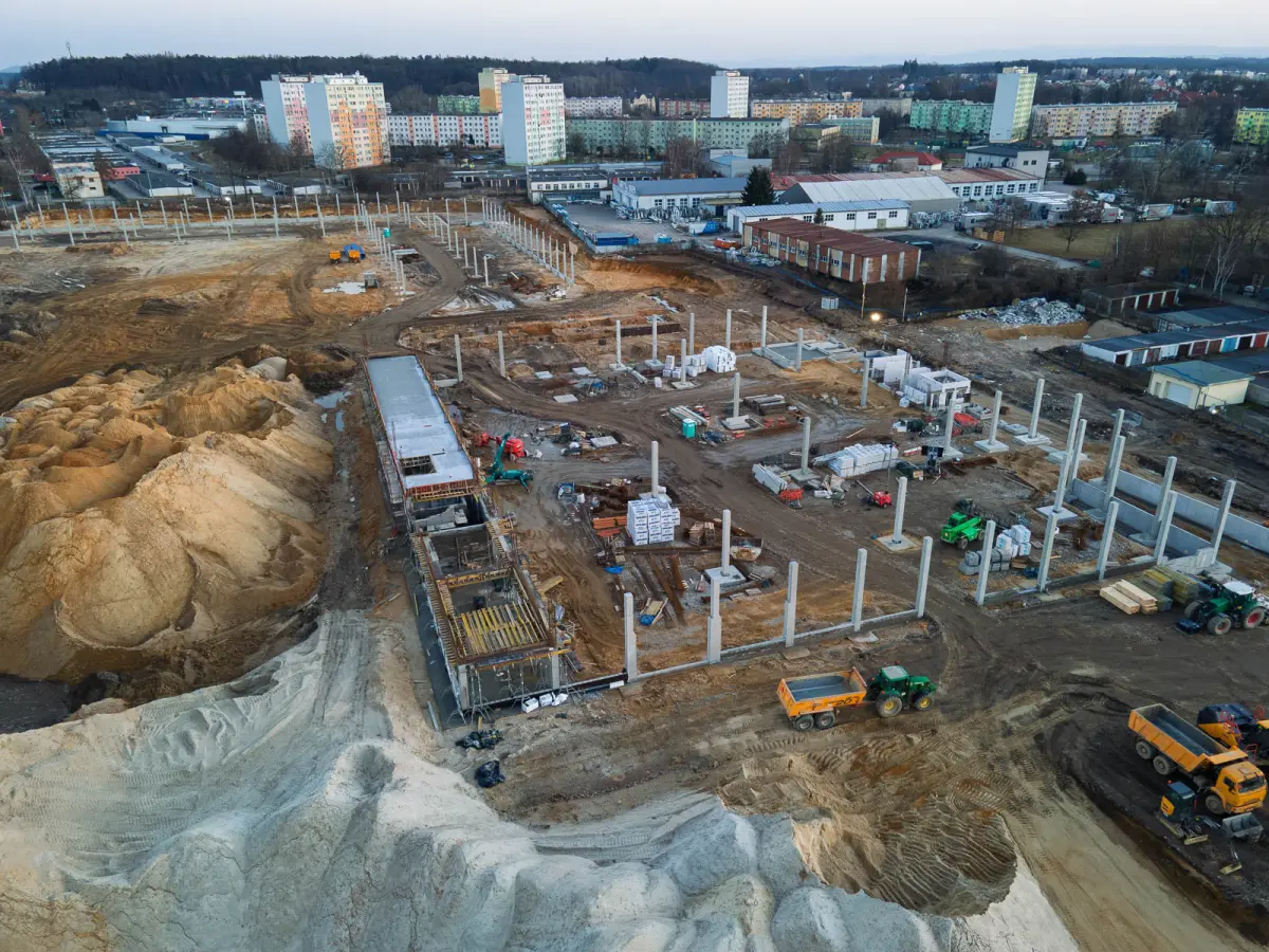 Budowa parku handlowego przy ulicy Stroszkolnej i obwodnicy Bolesławca