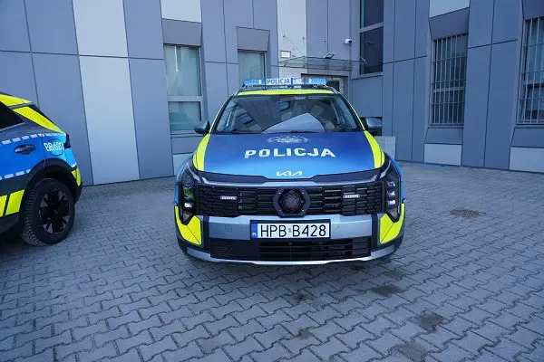 Nowy radiowóz dla policjantów z Gromadki