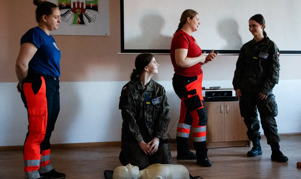 Młodzież z II LO w 23 Pułku Artylerii