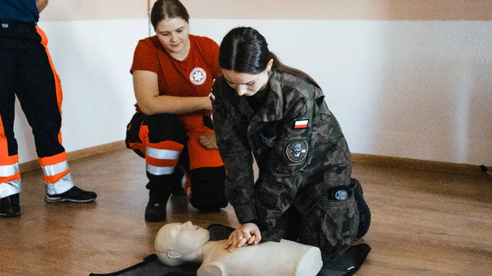 Młodzież z II LO w 23 Pułku Artylerii