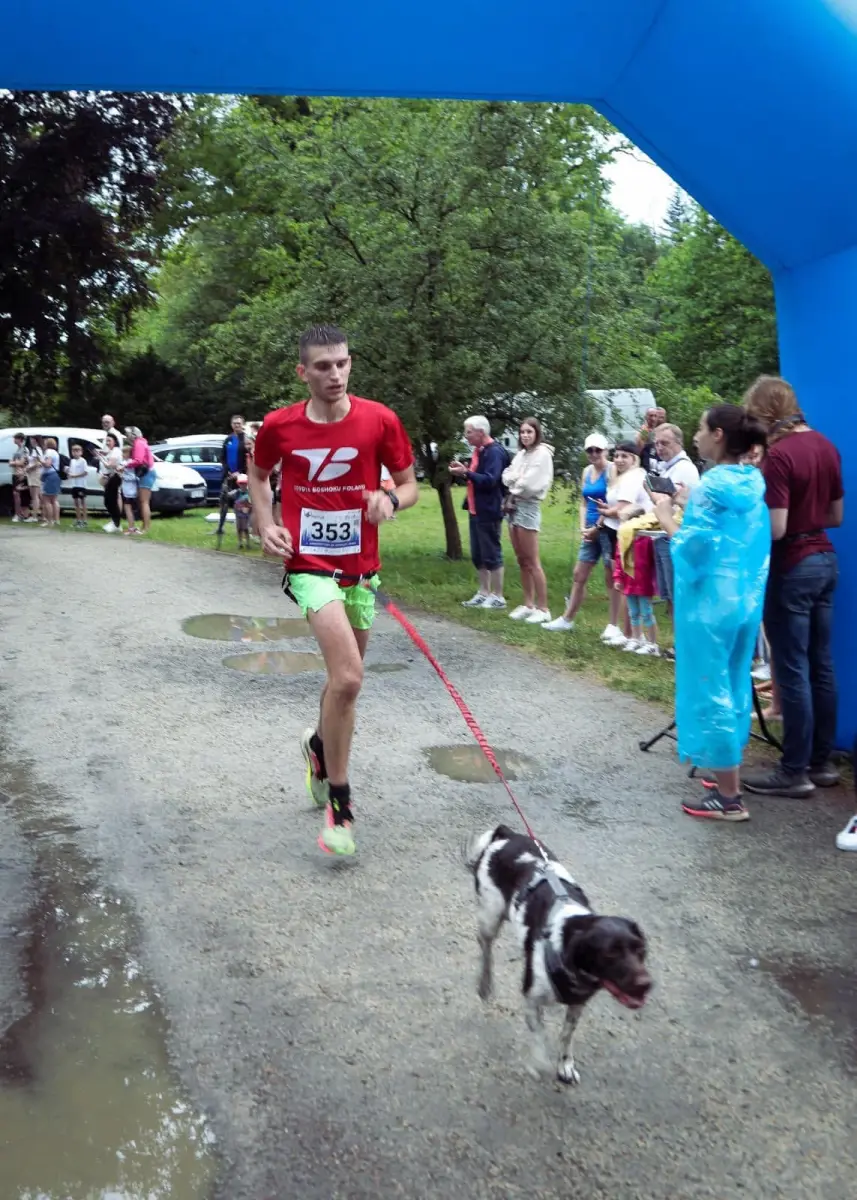 Biegacze, plakaty i ambasador