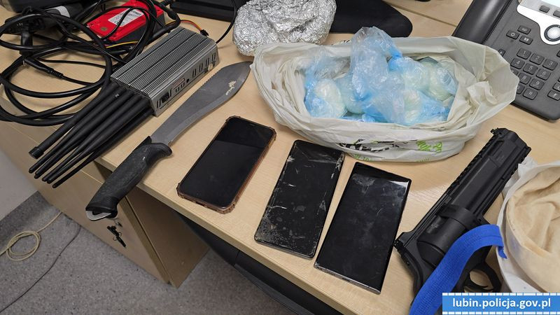 Broń, narkotyki i podejrzany