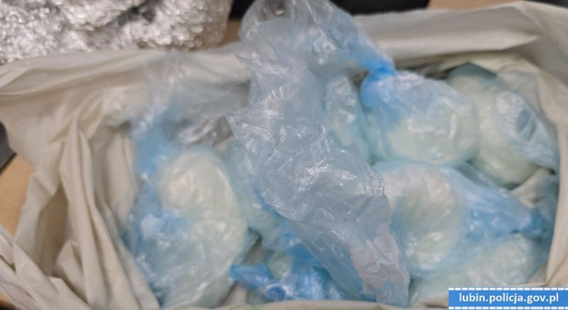 Broń, narkotyki i podejrzany