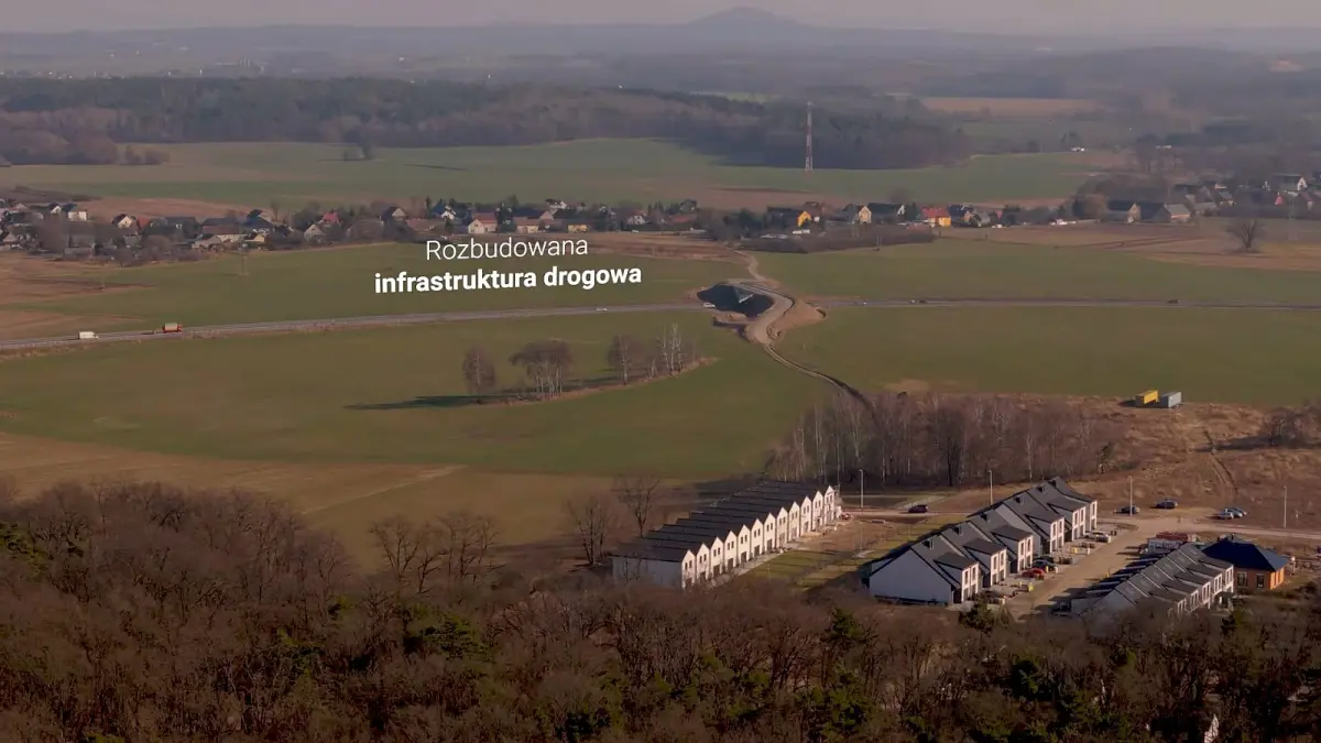Nowoczesne domy na Koziej Górce w Bolesławcu - marzec 2026