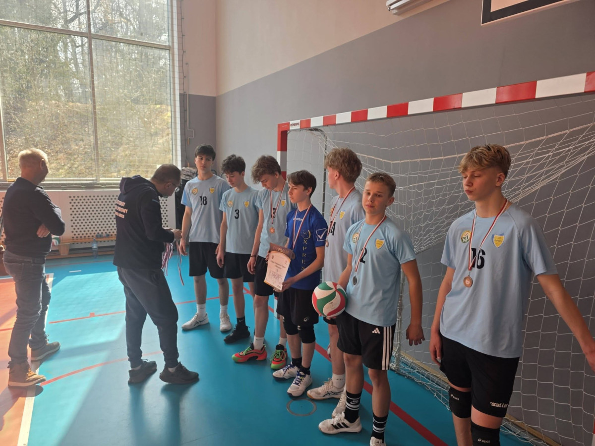 Brąz młodych siatkarzy z Bolesławca na mistrzostwach strefowych