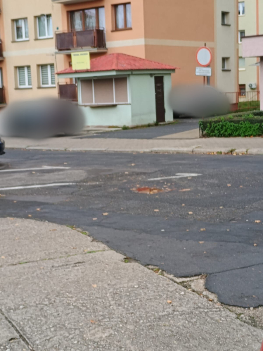 Auta parkujące na Fabrycznej