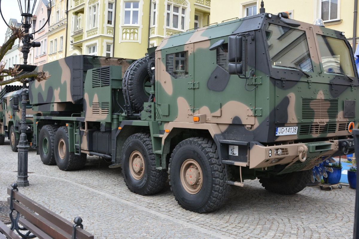 Pojazdy wojskowe w centrum Bolesławca