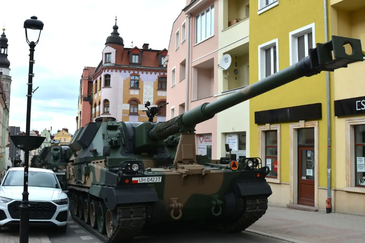 Pojazdy wojskowe w centrum Bolesławca
