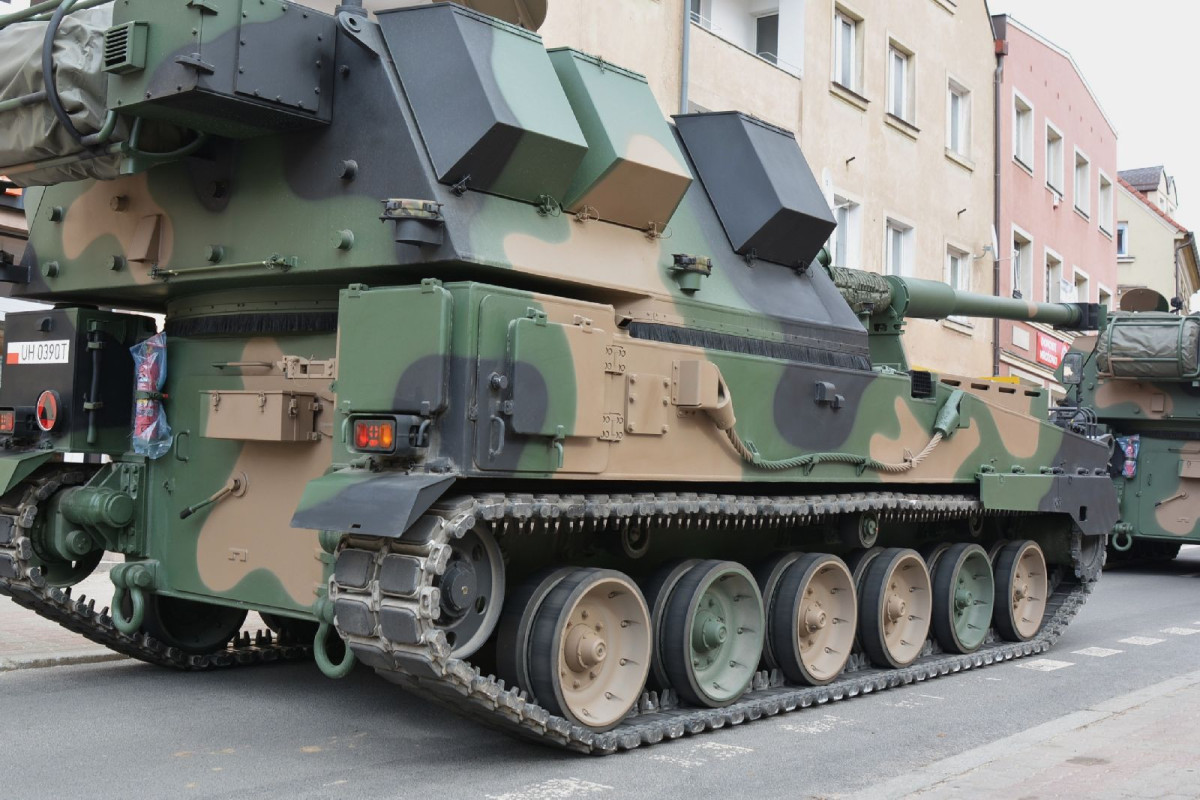 Pojazdy wojskowe w centrum Bolesławca