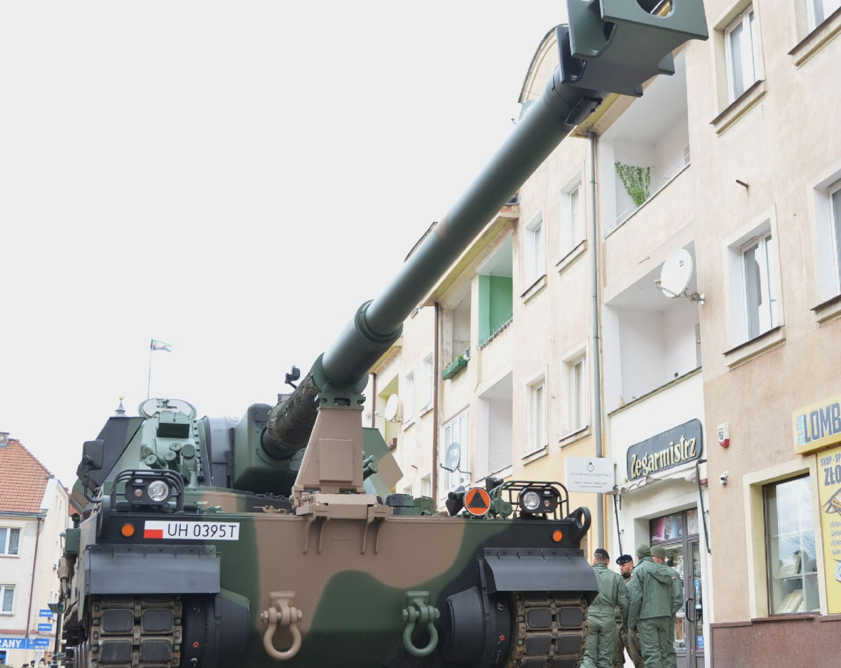 Pojazdy wojskowe w centrum Bolesławca