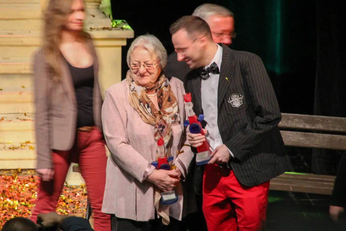 Eugenia Wolska i Krzysztof Gwizdała w 2012 roku z nagrodami za promocję miasta